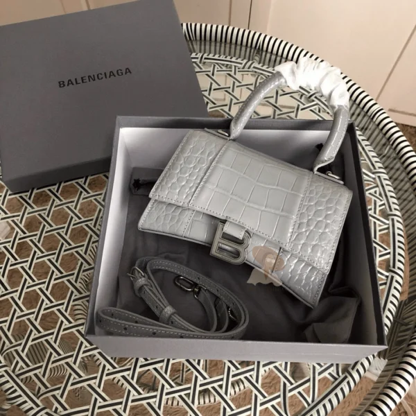 شنطة Balenciaga